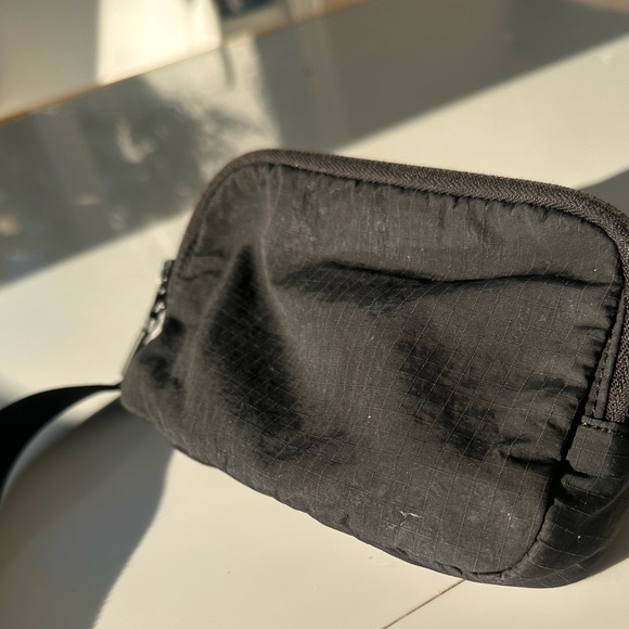 lululemon athletica everyday belt bag mini - Picture 7 of 7